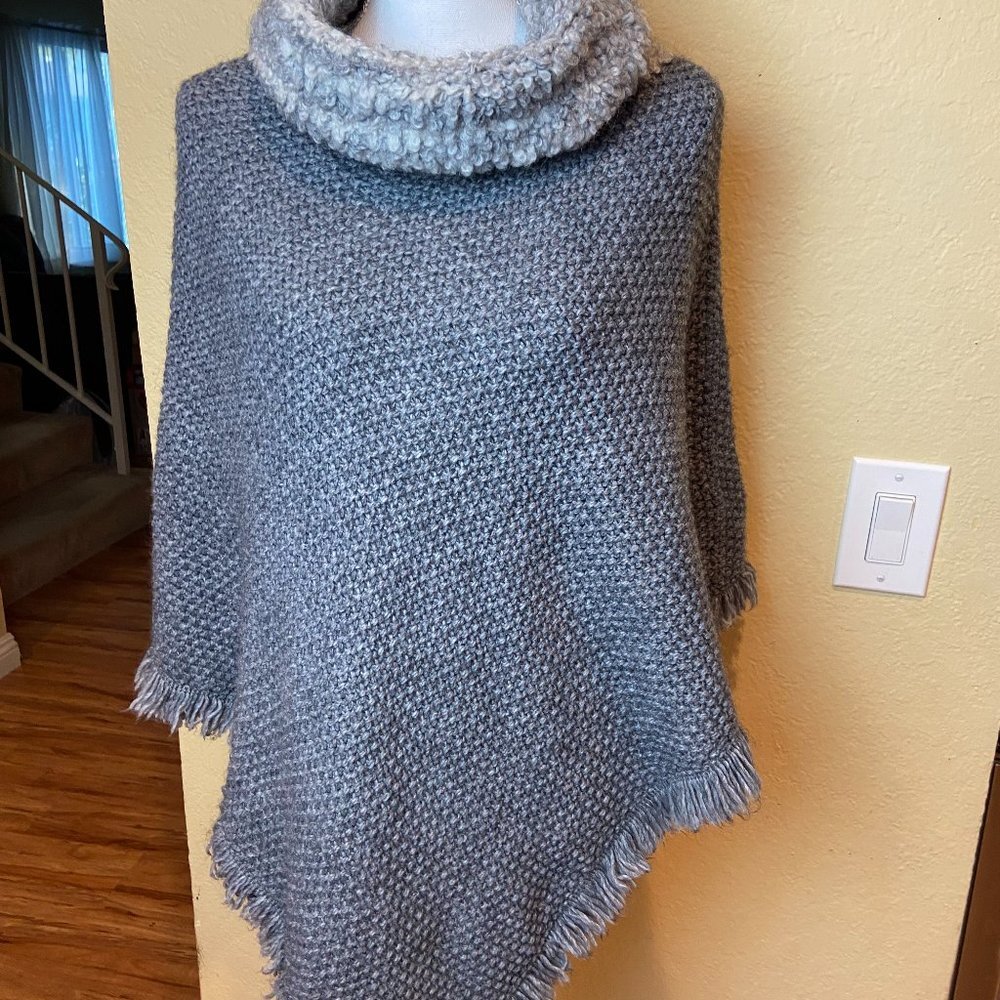 GIOGIO Wool Blend w Alpaca Poncho Sweater Sz S - M